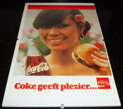 P9246-1 € 5,00 coca cola schilderij coke geeft plezier 20 x 30 cm.jpeg